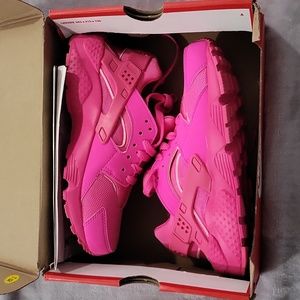Nike Huarache''s hot pink size 4.5 youth new with boc and tags
